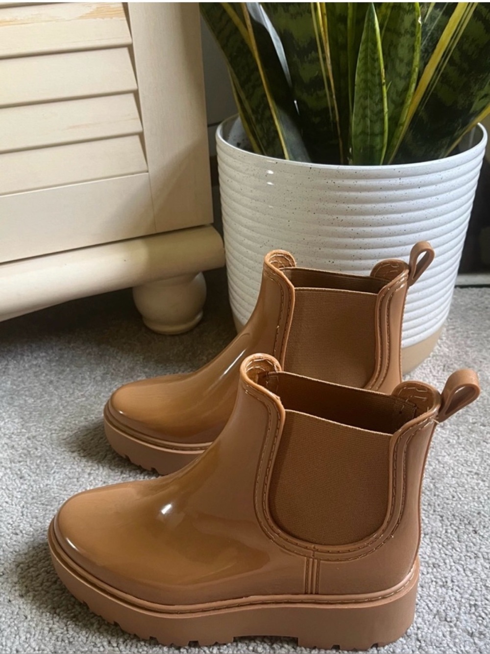 NEW Dolce Vita Thunder Chelsea Platform Lug Sole
Rain Boot 7